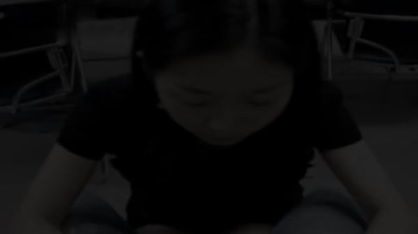 美女跟男友拍下性爱视频，分手后被分享出来
